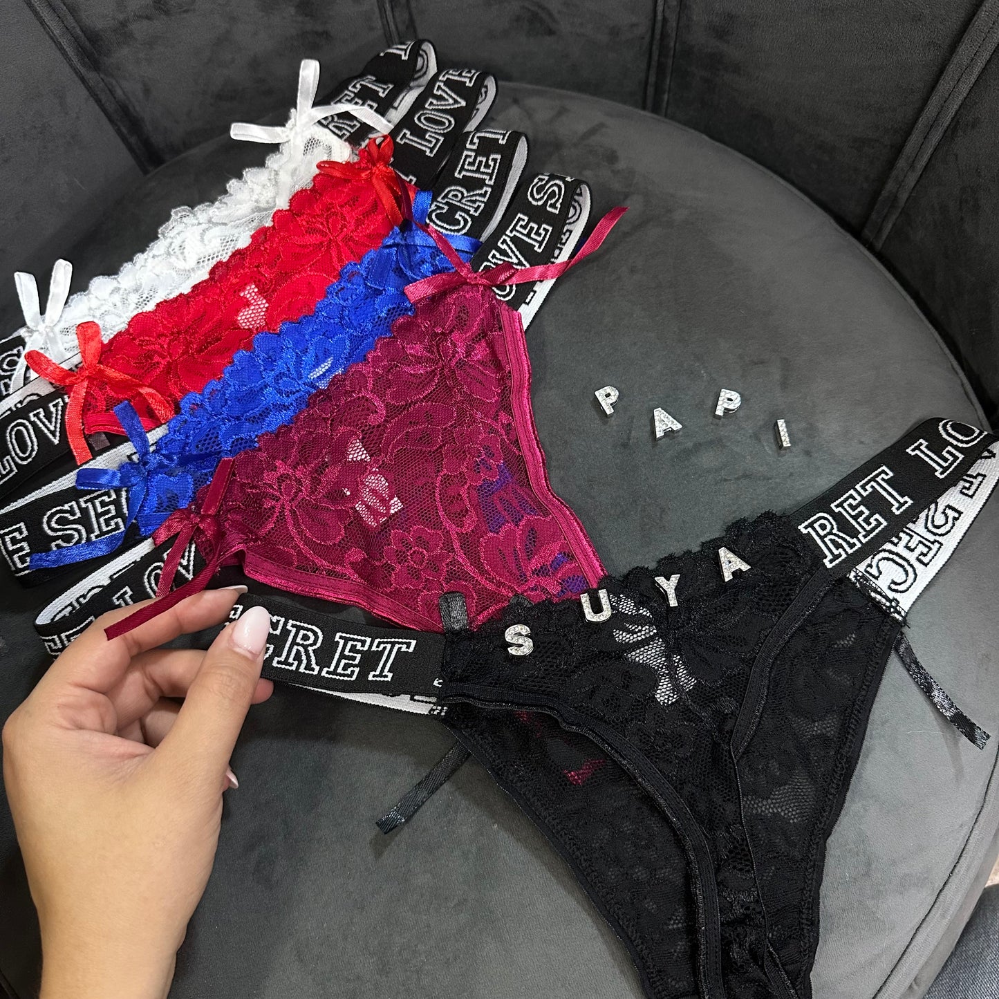 Modelo #34 con letras brillantes, desde